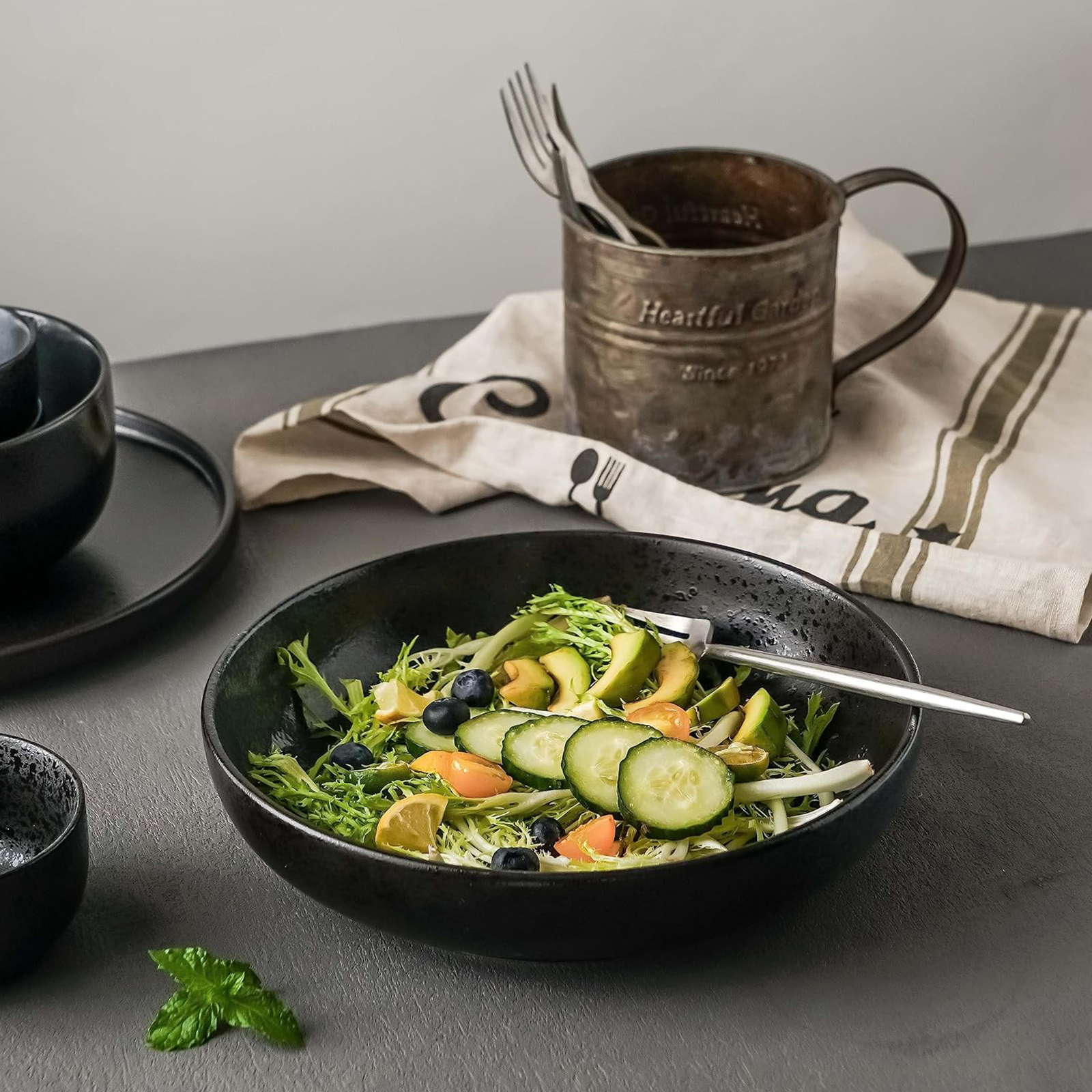 S&Q'S CERAMICS Large Pasta Bowls, 65 ounce Large Salad Bowls Set of 4, 10'' Ceramic Wide Shallow Bowl Plates, Large Serving Bowls for Fruit, Party Entertaining, Microwave Safe(Black and Grey)