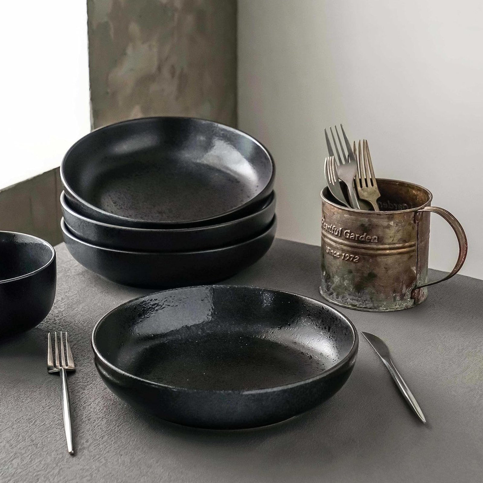 S&Q'S CERAMICS Large Pasta Bowls, 65 ounce Large Salad Bowls Set of 4, 10'' Ceramic Wide Shallow Bowl Plates, Large Serving Bowls for Fruit, Party Entertaining, Microwave Safe(Black and Grey)
