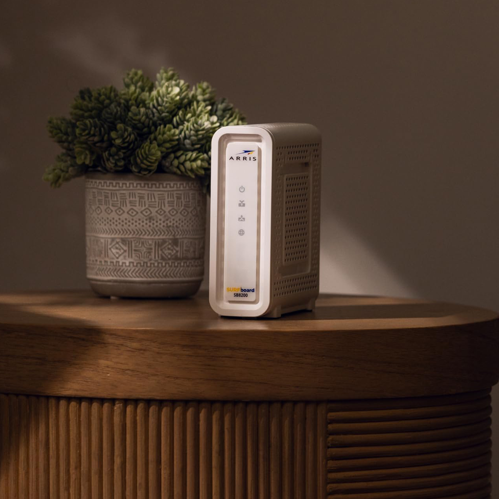 ARRIS (SB8200) - Cable Modem - Fast DOCSIS 3.1 32x8 Gigabit Cable Modem , Approved for Comcast Xfinity, Cox, Charter Spectrum, & more | 1 Gbps Max Internet Speed, 4 OFDM Channels