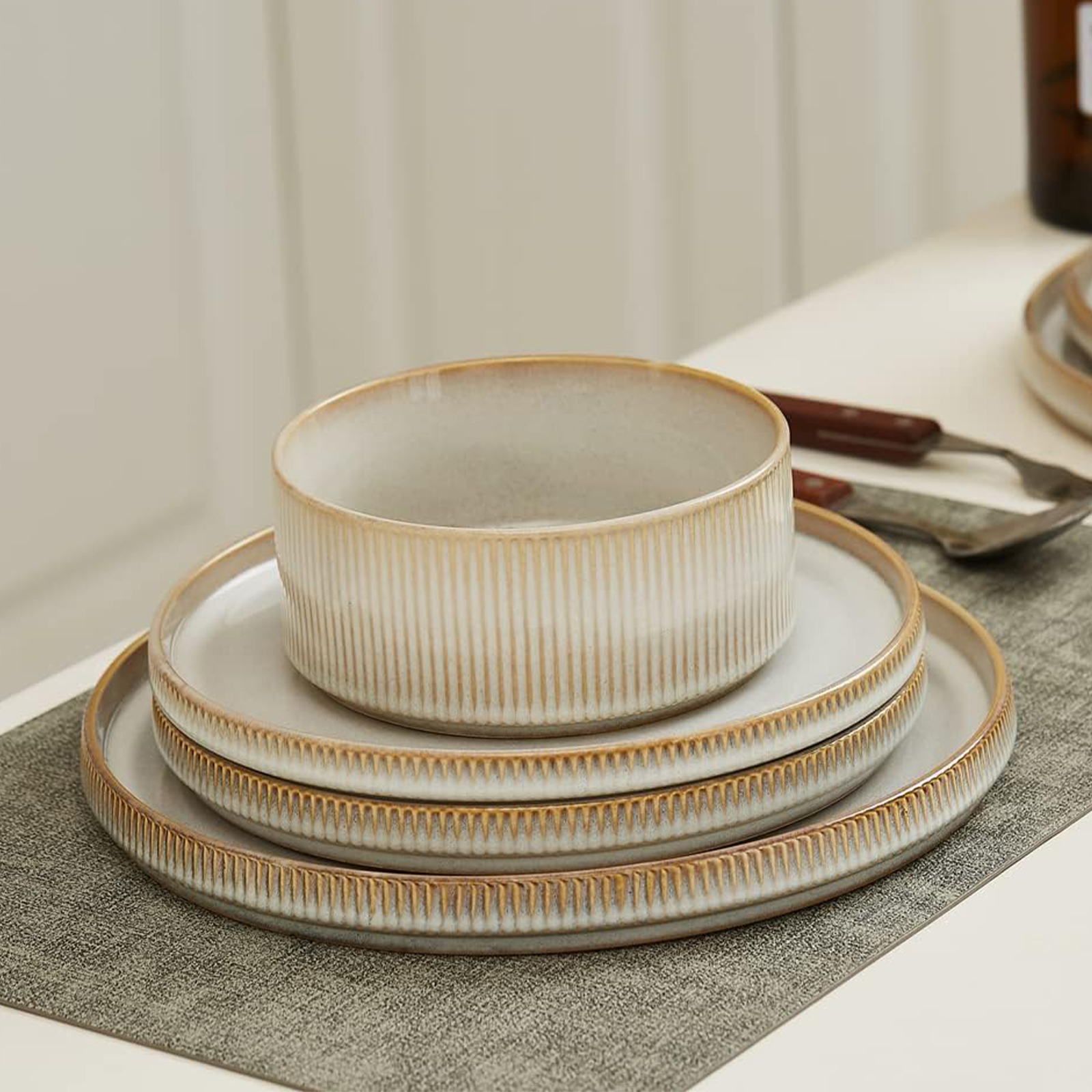 Famiware Star Dinnerware Sets, Plates and Bowls Set for 4, 12 Pieces Dishes- Chip and Scratch Resistant, Microwave and Dishwasher Safe Kitchen Set, Cappuccino White