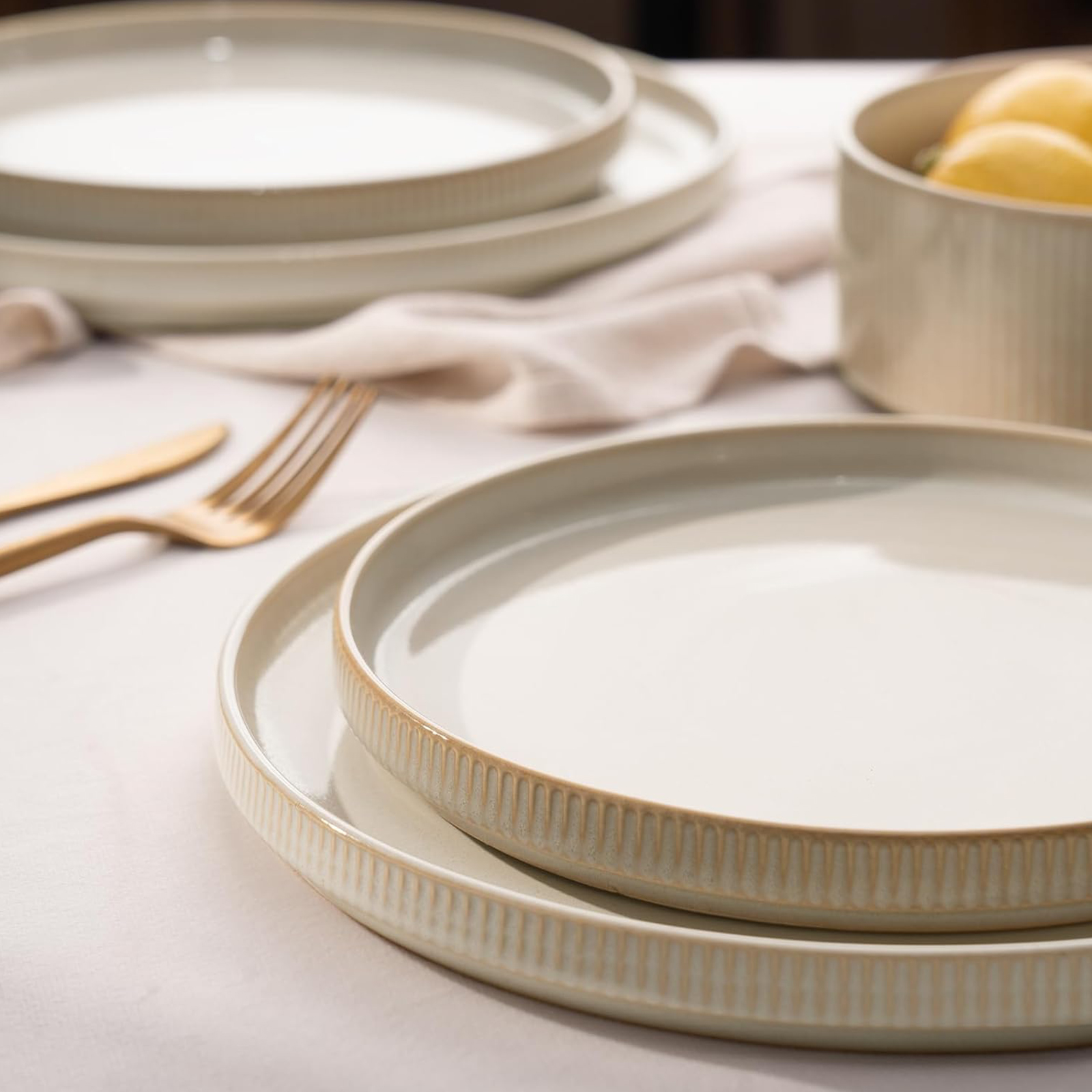 Famiware Star Dinnerware Sets, Plates and Bowls Set for 4, 12 Pieces Dishes- Chip and Scratch Resistant, Microwave and Dishwasher Safe Kitchen Set, Cappuccino White