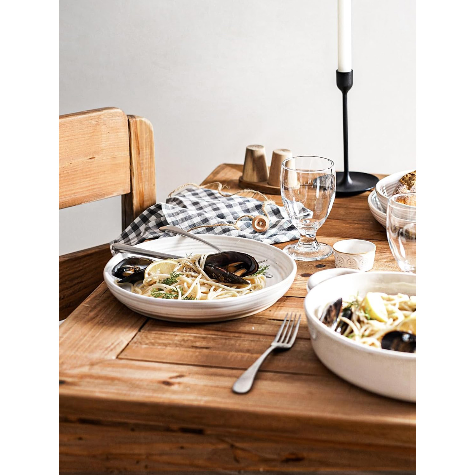 LE TAUCI Dinner Plates 10 Inch, Ceramic Flat Dish Set - Set of 4, Arctic White