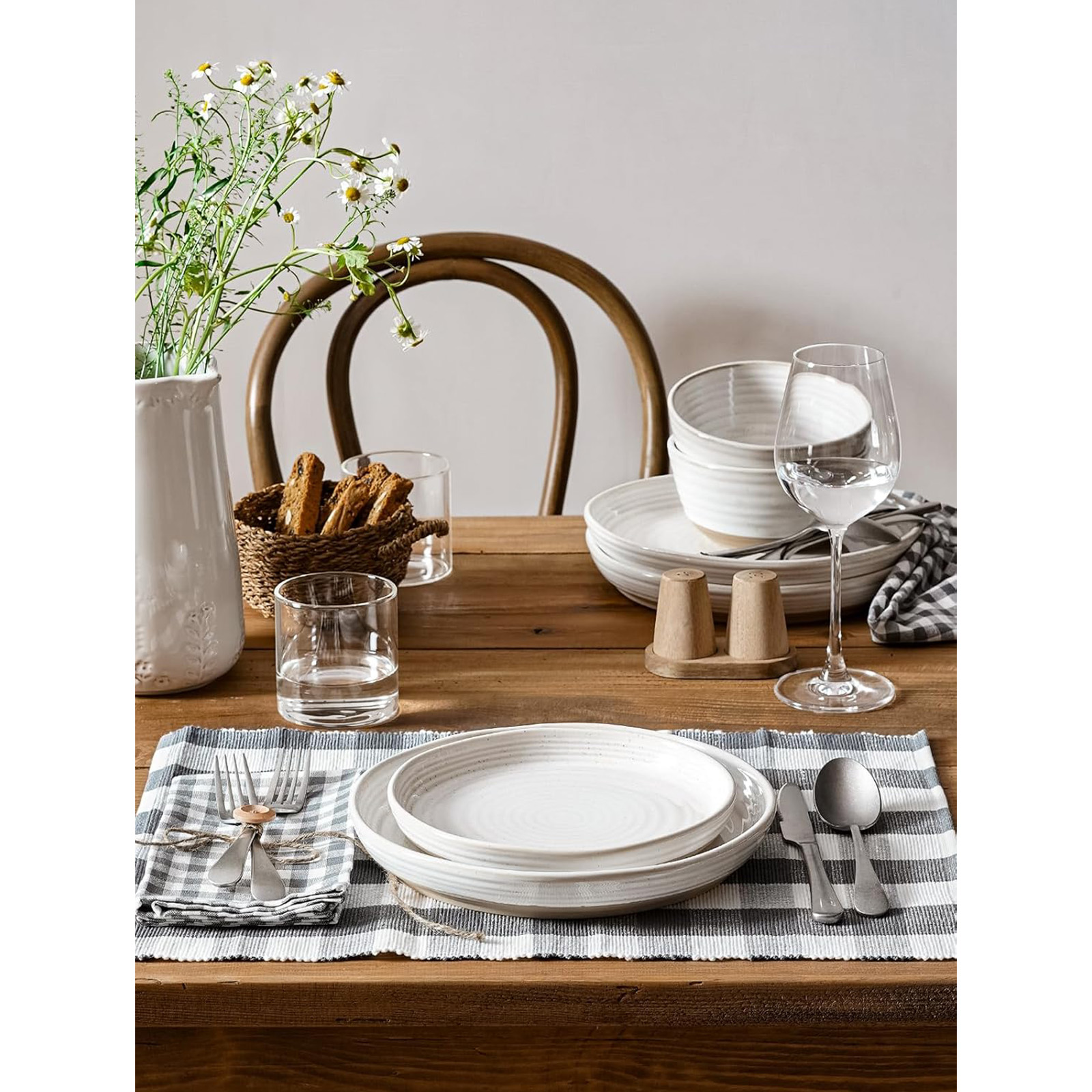 LE TAUCI Dinner Plates 10 Inch, Ceramic Flat Dish Set - Set of 4, Arctic White