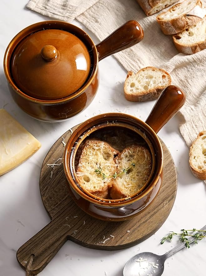 LE TAUCI French Onion Soup Bowls, 22 Ounce Ceramic Soup Bowls with Handles, Soup Crocks with Lids for Soup, Cereal, Chilli, Beef Stew, Oven Safe Stackable Serving Bowls Set, Set of 4