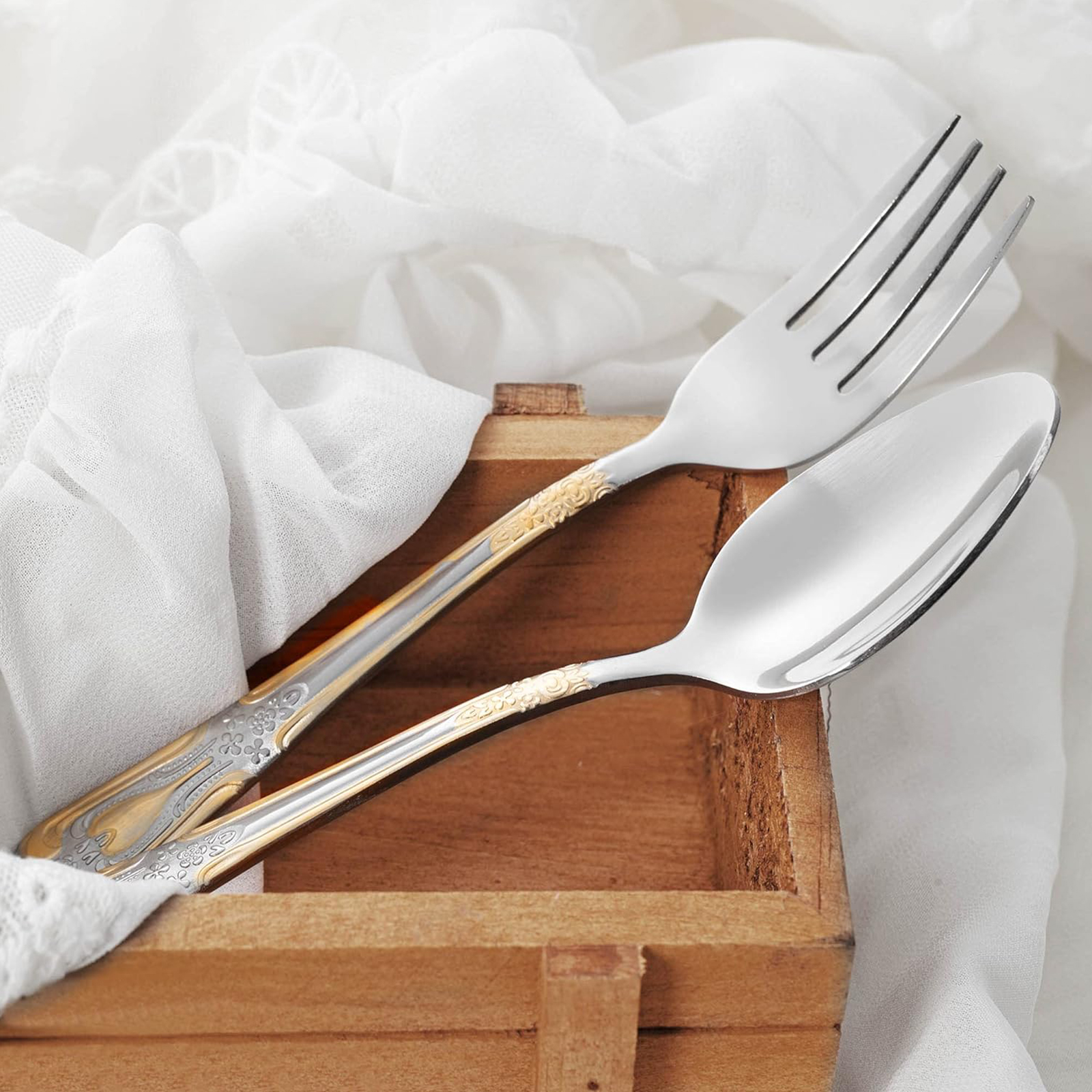 Silverware Set Limited Edition – 20 Piece Flatware Set – Cutlery Set for 4 – Silver Tableware Set w/Gold Accents – Great for Family Gatherings & Daily Use – Spoons, Knives, Teaspoons, Forks(Medallion)