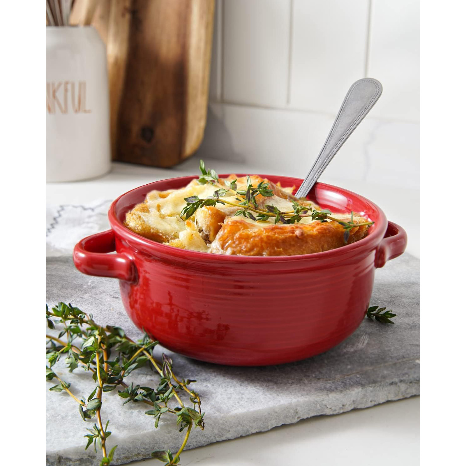 LE TAUCI Soup Bowls with Handles, Ceramic French Onion Soup Bowls 22 Ounces for Soup, Cereal, Chilli, Beef Stew, Stackable Serving Bowls Set, Oven Microwave Dishwasher Safe, Set of 4, Red