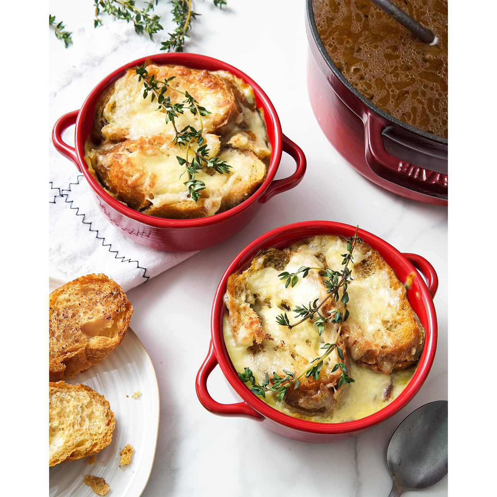 LE TAUCI Soup Bowls with Handles, Ceramic French Onion Soup Bowls 22 Ounces for Soup, Cereal, Chilli, Beef Stew, Stackable Serving Bowls Set, Oven Microwave Dishwasher Safe, Set of 4, Red